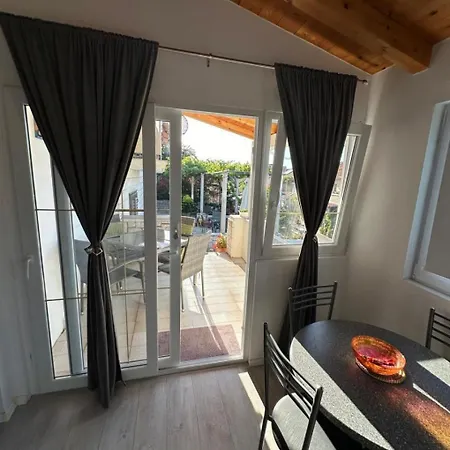 Ivana - Free Parking And 100m From The