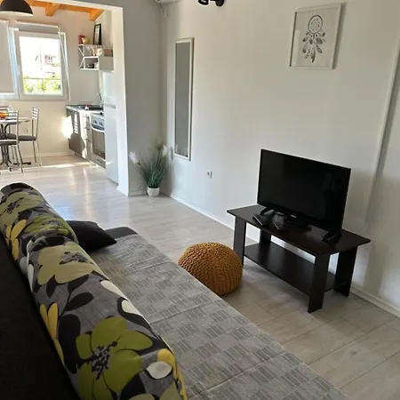 Ivana - Free Parking And 100m From The Apartment Trpanj