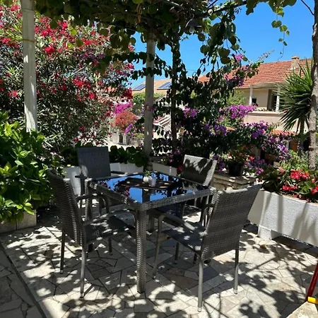 Ivana - Free Parking And 100m From The Apartment Trpanj